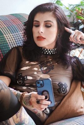 (Suicide Girls) 19 Mei 2025 – Daphnep – Bright Darkness (59p)