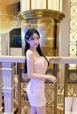 Siaran langsung gadis cantik “Ula” memiliki payudara yang panas dan indah di bawah wajah manisnya (10p)