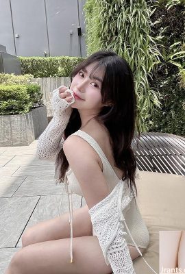 Gadis cantik “Lili” memiliki senyum yang menawan dan manis yang sangat menarik! Tubuh sangat menakjubkan (10p)