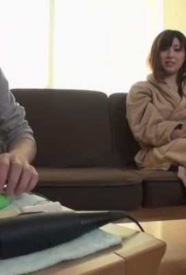 Aktris yang memiliki payudara besar mengalahkan Otaku dan datang ke rumahnya untuk memberikan manfaatnya. Ada hal yang baik di Jepang (26p)