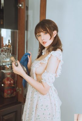 Natsuko Sushiko – Apron Floral (55p)