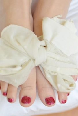 (Foto Legku) No.005 Gadis berkaki panjang dengan celana transparan di bawah stoking putih