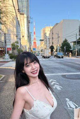 “Huang Yuwen” memiliki senyum manis dan alur yang dalam dan payudara yang indah (10p)