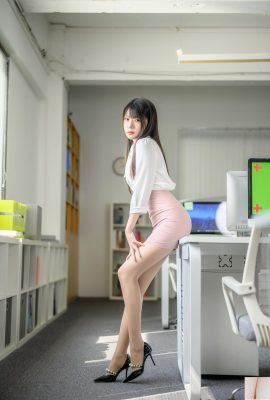 Vanilla Meow Lulu – No.056 Membangun Lu’s Workplace Pink and White Rok (40p)