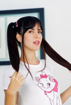 Boneka Leni – Boneka Hidup (89P)