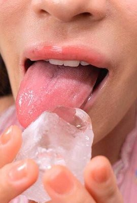 Morinaga Ice: Wanita berwajah cabul dengan lidah menggeliat Morinaga Ice (21P)