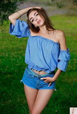 Agatha Ann – Kuku Perak (110P)
