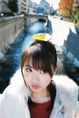 (Natsumi Hirajima) Dia memiliki penampilan yang manis dan sosok yang seksi, dan gambarnya menarik perhatian (28P)