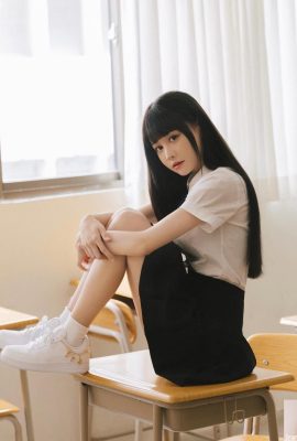 “Wang Yiting” memiliki fitur wajah yang manis dan sosok yang sangat gerah yang membuat jantungnya berdebar tak terkendali (10P)