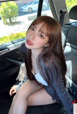 Penampilan glamor dan sosok seksi “Vivian” begitu menarik perhatian (10P)