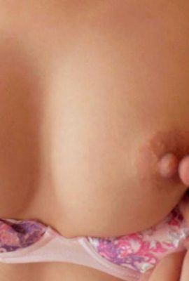 Kecantikan tingkat SSS yang tampak paling tinggi dengan kaki panjang, bokong tegap, dan payudara indah benar-benar menakjubkan yang mengancam jiwa (18P)