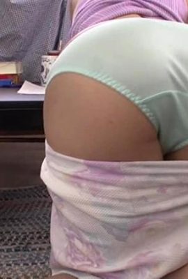 Guru yang saya temukan untuk anak saya sangat cantik sehingga ayah saya tidak bisa tidak marah padanya (19P)