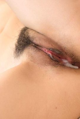 Pelacur berseragam sekolah memainkan permainan perbudakan dengan sekelompok anak laki-laki dan bercinta sampai air mani meluap (21P)