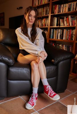 (WowGirls) 07 Agustus 2025 – Liz Ocean – Ruang Baca Lamunan (105P)