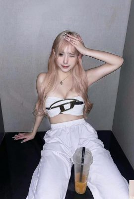 Gadis seksi seksi “Baicai” memamerkan tubuh menariknya tanpa rasa malu (10P)