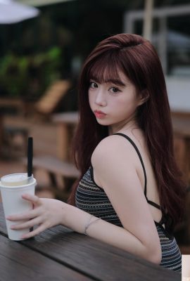 “Zi. Zi Ting” memiliki mata yang besar dan sangat lucu dan manis…senyumnya sangat menawan (10P)