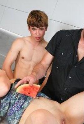 Wanita yang bisa mengajak dua sahabatnya untuk mengabdi pada suaminya sungguh hebat (15P)