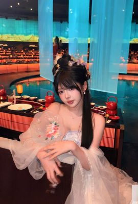 Gadis manis “Xu Yue” memiliki garis karir yang sempurna + senyum manis, semakin aku menontonnya, semakin aku marah (10P)