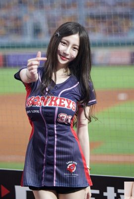 “Sandy” memiliki payudara seksi dan senyuman super manis (10P)