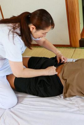 Chisato Shoda: Pemijat bibi berpayudara besar yang gemuk Chisato Shoda – dibungkus dengan tubuh montok yang menenangkan… (21P)