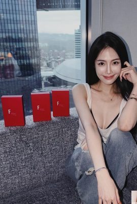 Manisnya tidak masuk akal! Claire Wu Youxi mengeluarkan kekuatan tak terbatas, bikini persik dan senyumannya akan meluluhkan hati Anda. Siapa yang bisa menolak penampilan ini? (13P)