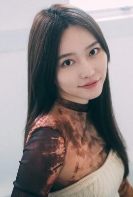 “Zhang Caining” terlihat begitu gerah, putih dan lembut, serta memiliki tubuh indah yang sangat menggoda (10P)